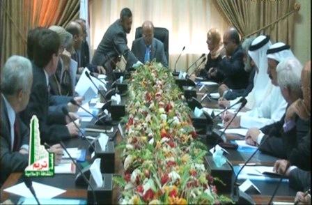 وزير الخارجية لدى لقائه مجموعة أصدقاء اليمن